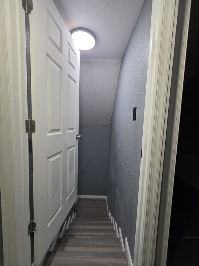 Building Photo - 307 E Pembroke Ave