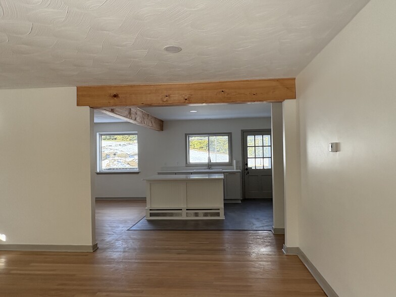 Building Photo - 412 Grand Ave