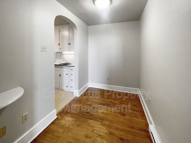 Building Photo - 307 N Vesper St