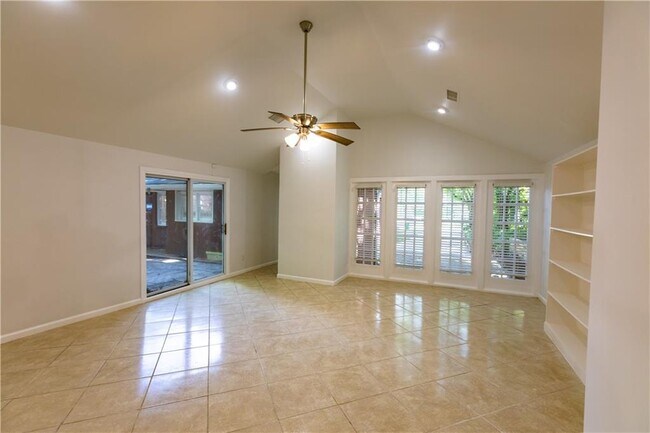 Building Photo - 1392 Lively Ridge Rd NE