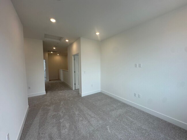 Building Photo - 2824 Wrangell St