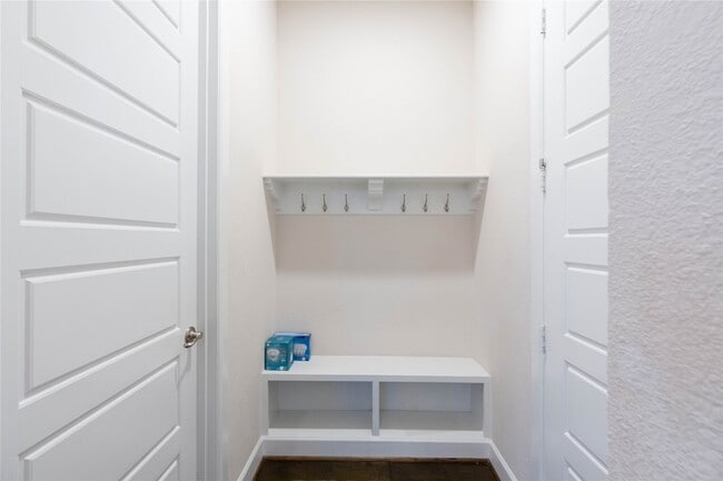 Building Photo - 1008 Peacock Blvd