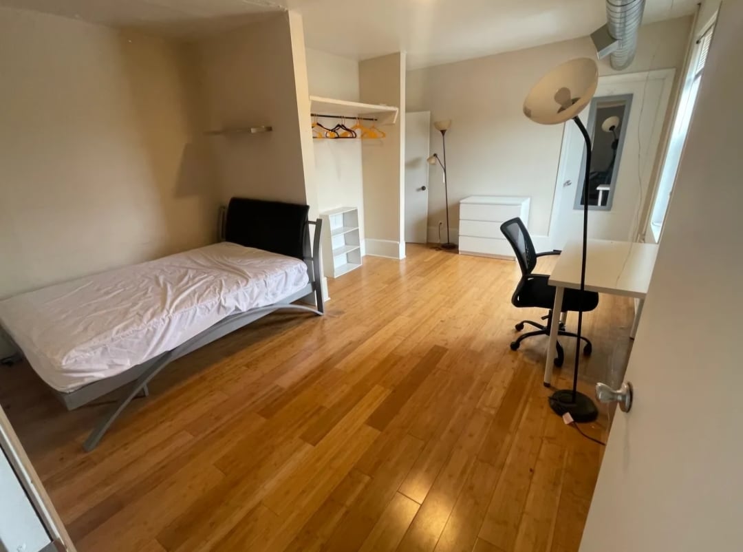 2R Bedroom - 23 E Clinton St