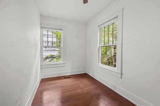 Building Photo - Charming 4 Bedroom, 2 Bathroom house
