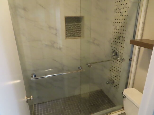 Building Photo - Renovated, upstairs one bedroom condo in M...