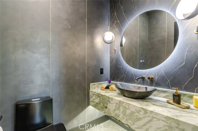 Building Photo - 7714 Lasaine Ave