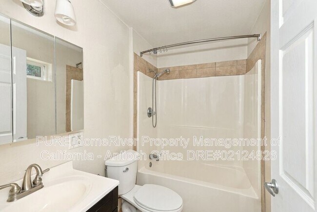 Building Photo - 2405 G St