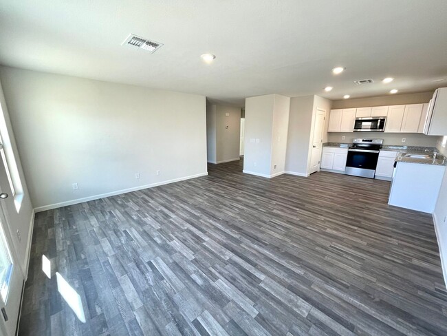 Building Photo - Beautiful 2022 New Construction 3 Bedroom ...