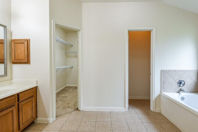 Building Photo - 2318 Appian Way