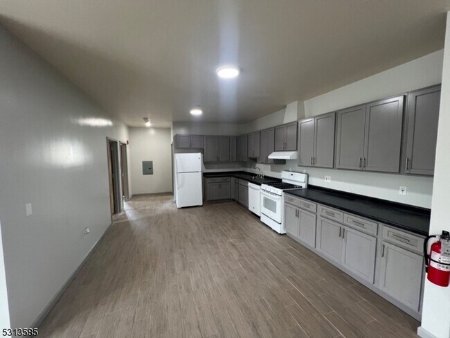 Building Photo - 193 Terrill Rd