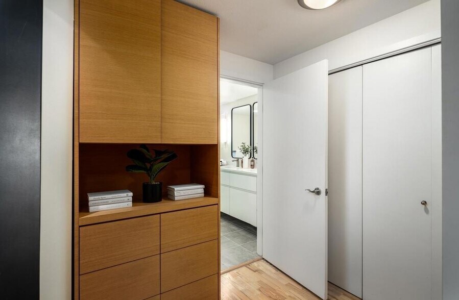 Building Photo - 1431 Pacific Hwy