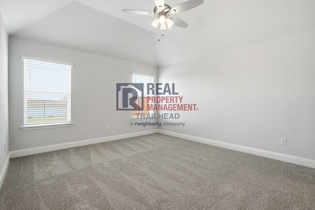 Building Photo - Thoughtfully Designed 4 Bed Home with Elevated Interiors and Lake Views