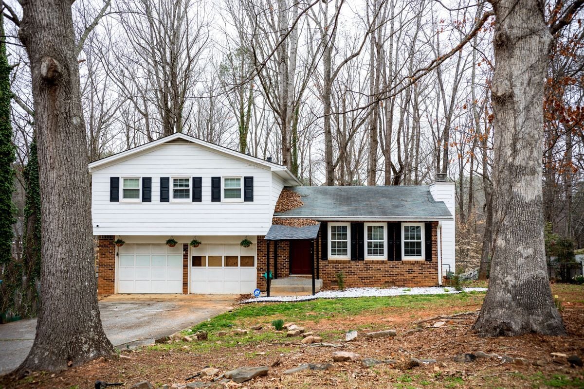 Building Photo - 917 Chartley Dr SW