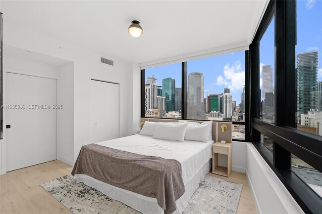 Building Photo - 225 N Miami Ave