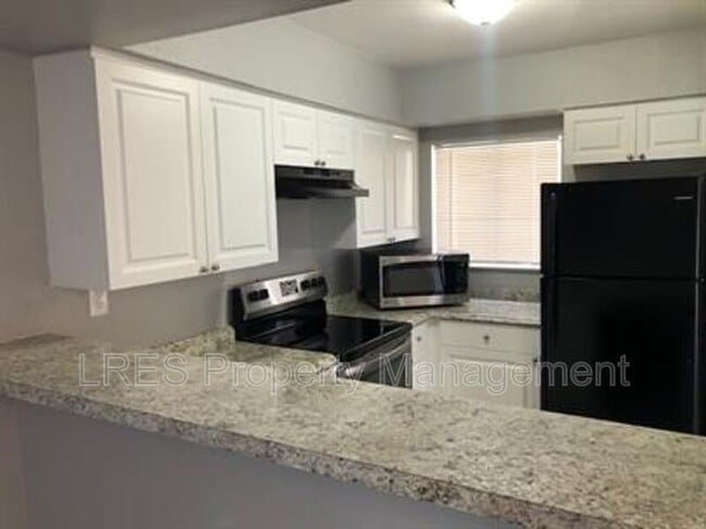 Building Photo - 139 Scottsdale Square