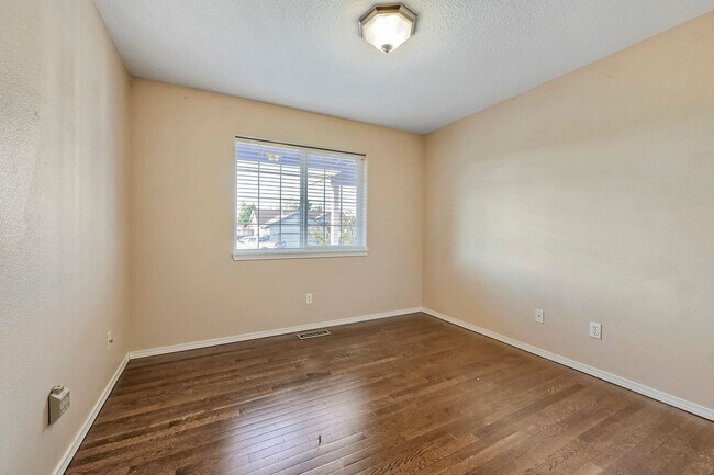 Building Photo - Single-Level 4BR/2BA Ranch — Spacious 3-Car Garage & Low-Maintenance Yard (Oregon City / Fairway ...