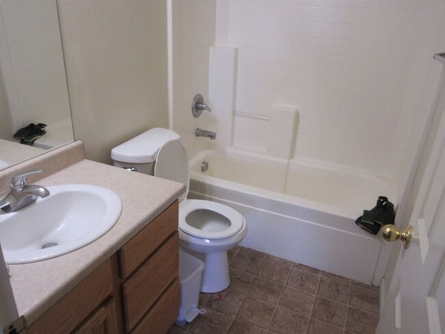 Building Photo - 3 Bedroom, 2 Bathroom Twin Home in Cedar W...
