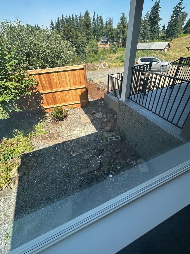 Building Photo - Beautifully Refreshed Home on Several Acre...