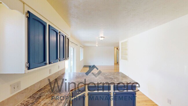 Building Photo - 151 E Maple St
