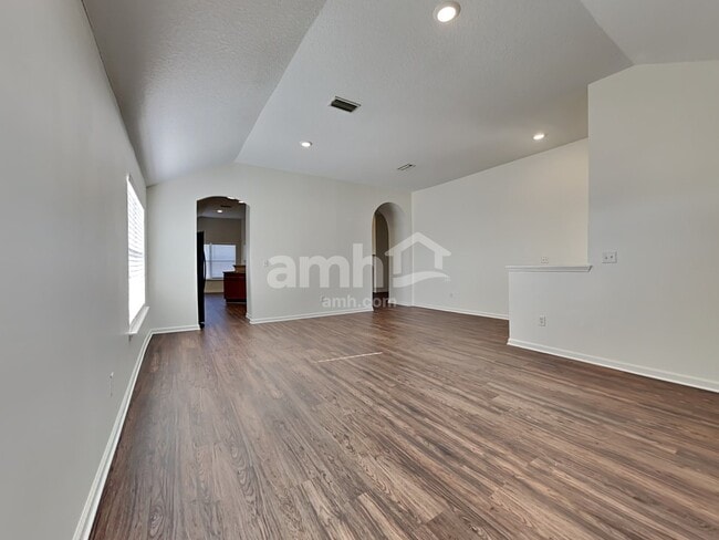 Building Photo - 716 Sid Dr