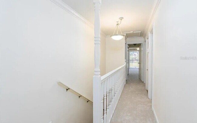 Building Photo - Centrally Located 3 bedroom 2.5 bath Townh...
