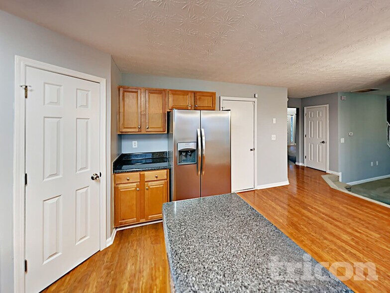 Building Photo - 12755 N Hill Dr