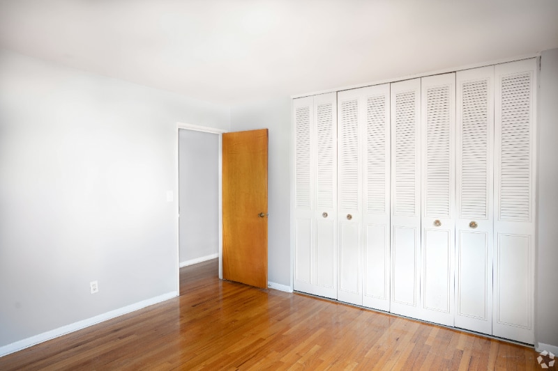 Building Photo - 14 Revere Dr