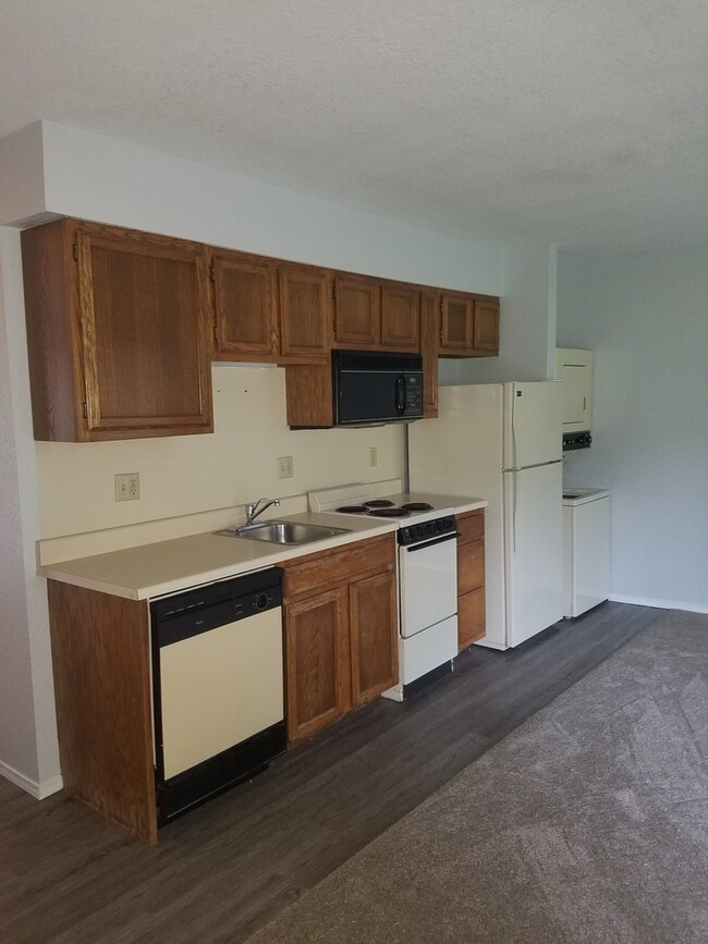 Building Photo - Nice 1 Bedroom 1 Bath Unfurnished Condo