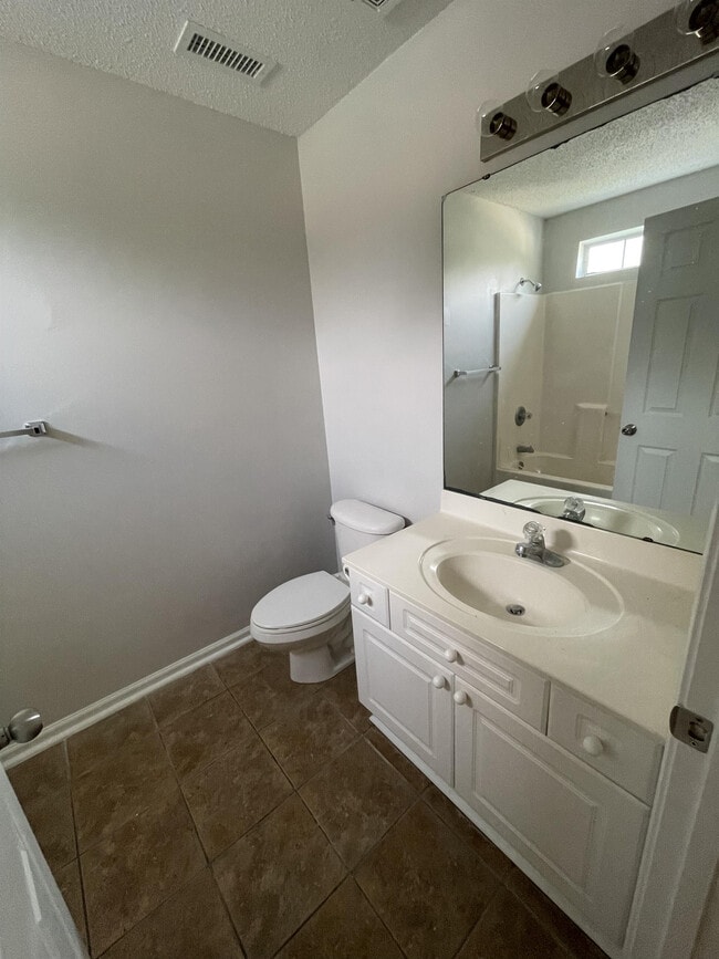 Building Photo - 2704 N Holmes Ct