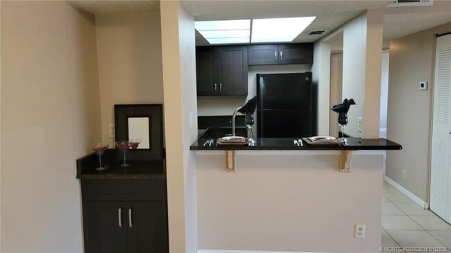 Building Photo - 1526 SE Royal Green Cir