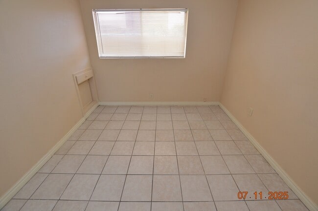 Building Photo - 356 E Desert Inn Rd
