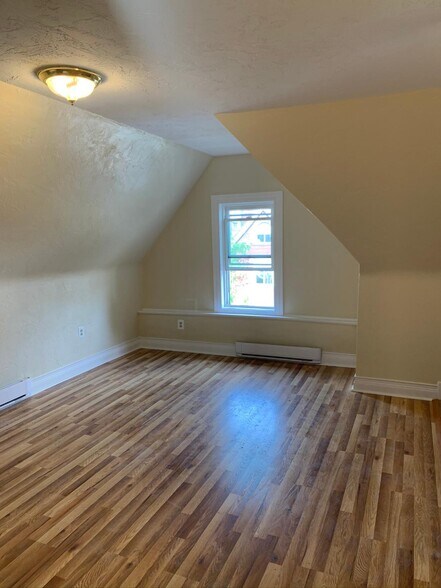 Building Photo - 218 S St Clair St