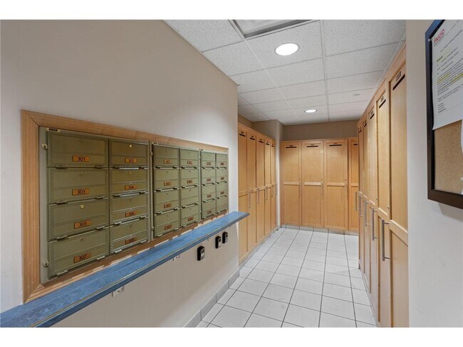 Building Photo - 601 S Marquette Ave