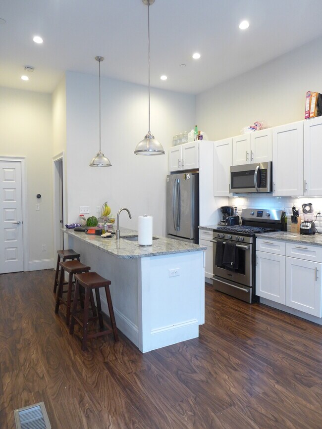 Building Photo - 1906 Washington St