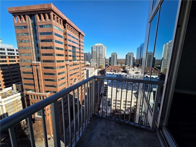 Building Photo - 44 Peachtree Pl NE