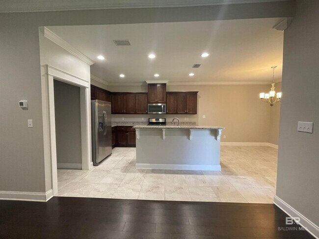 Building Photo - 253 Hawthorne Cir