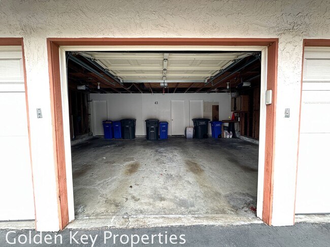 Building Photo - End-unit condo in the Villas of Calavera H...