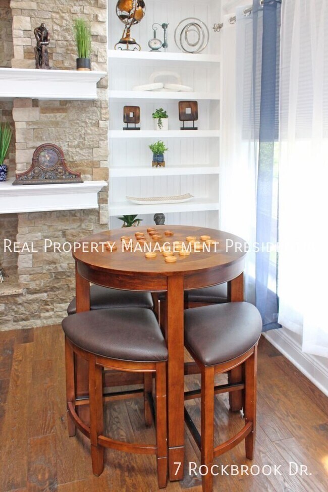 Building Photo - 7 Rockbrook Dr