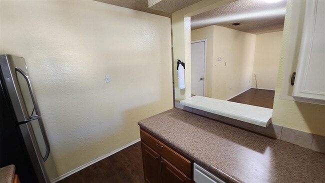 Building Photo - 208 N Vandeveer St