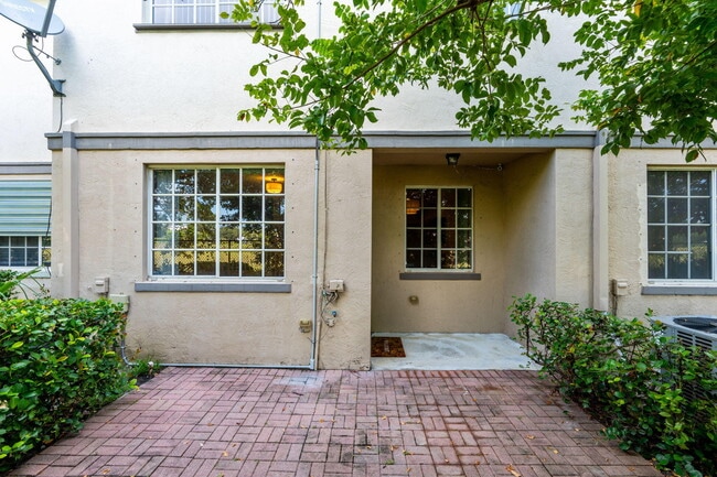 Building Photo - 1411 Lucaya Dr