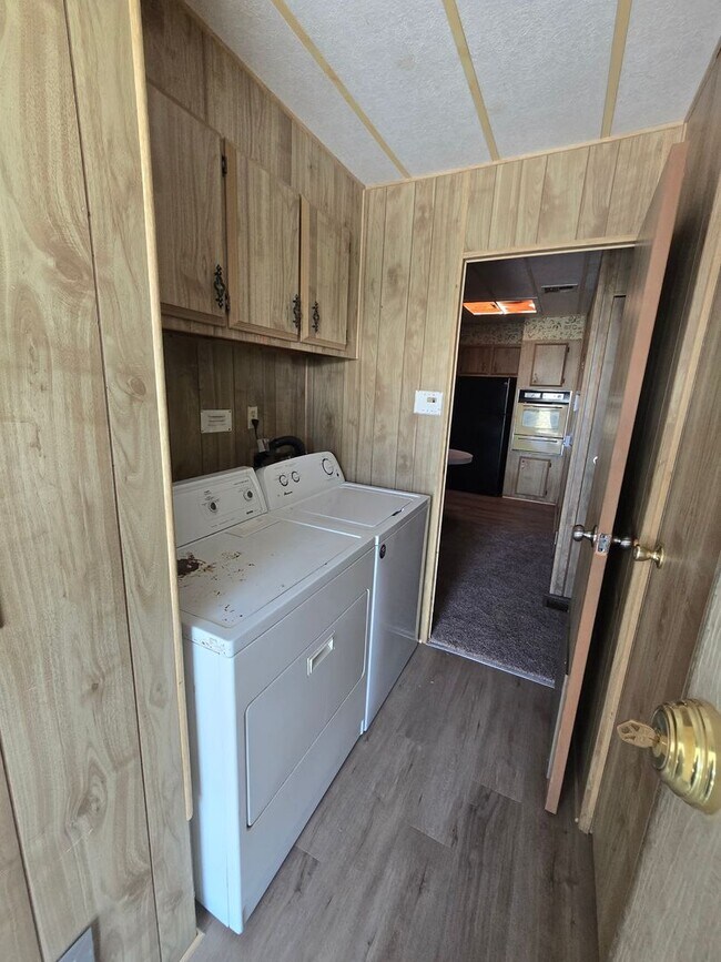 Building Photo - 25313 De Waide Ave