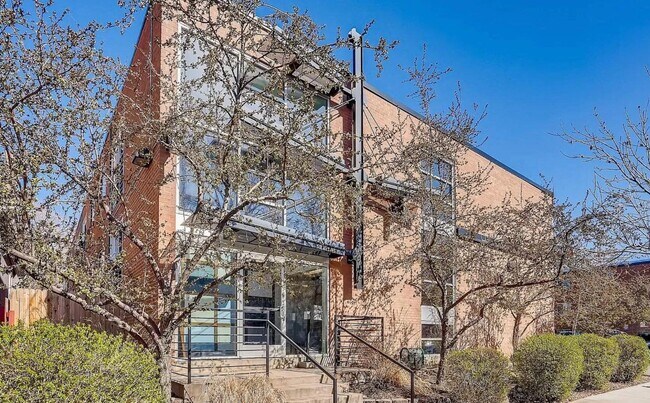 Building Photo - 1032 N Clarkson St