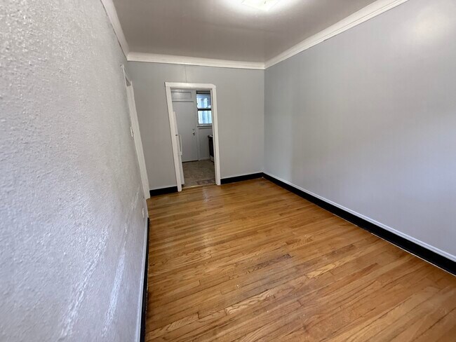 Building Photo - 5912 W 26th St