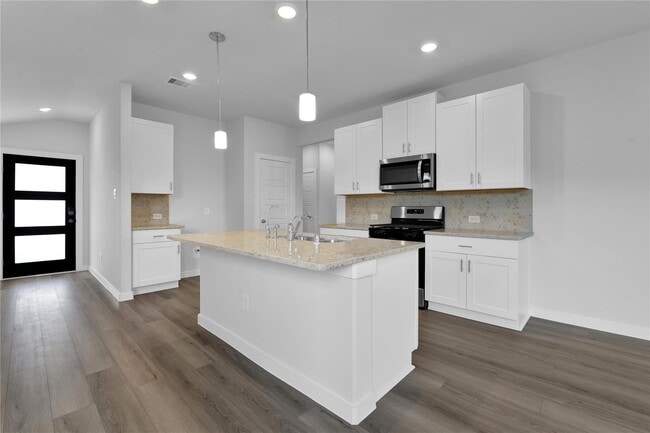 Building Photo - 18726 Etta Pnes Cir
