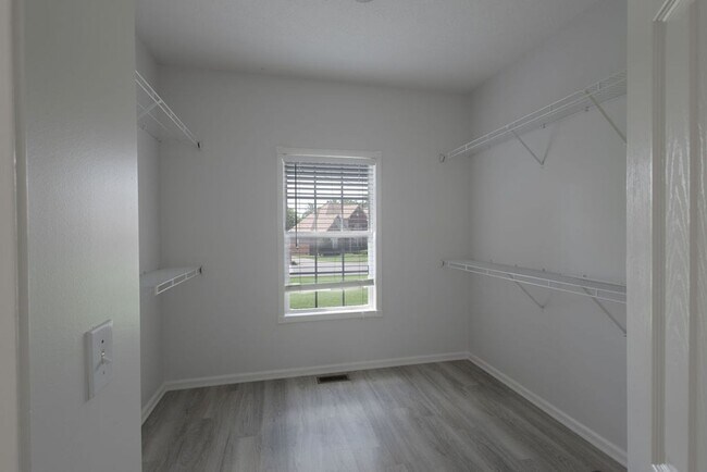 Building Photo - 100 Strathmore Ct