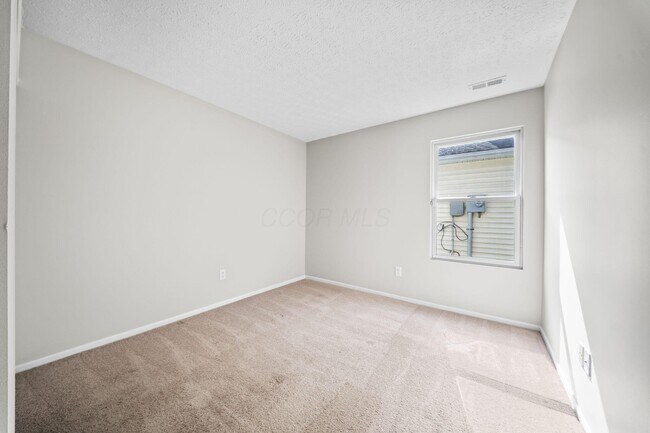 Building Photo - 157 Feathertip Ln