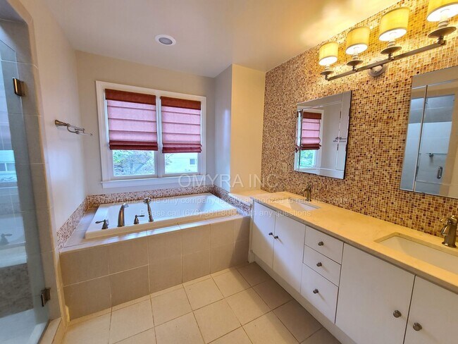 Building Photo - Gorgeous 4 Bedroom Home in Decatur!