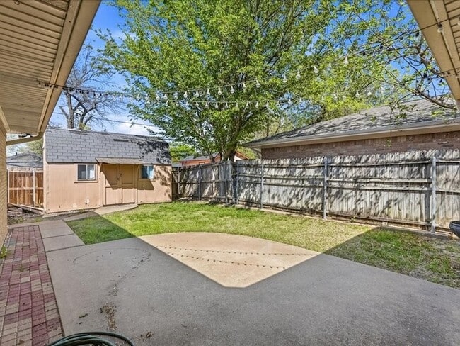 Building Photo - 2531 W Twelfth St