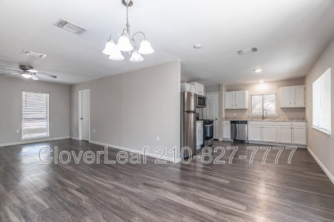 Building Photo - 118 N Meadow St