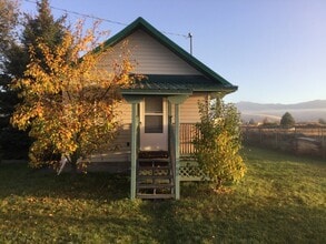 Building Photo - Studio Home Knotty Pine Cottage
